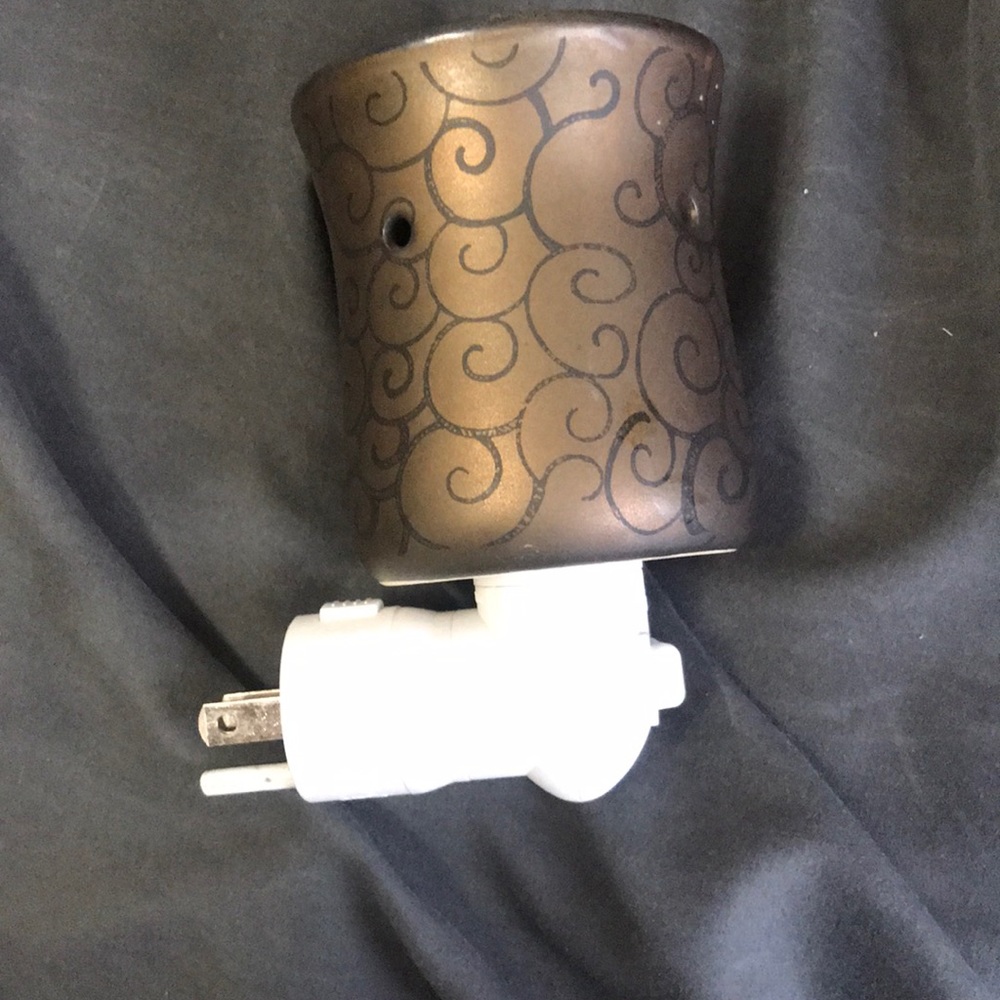Used Scentsy Plug In Warmer